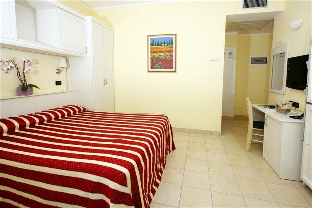 רימיני Hotel Baia מראה חיצוני תמונה