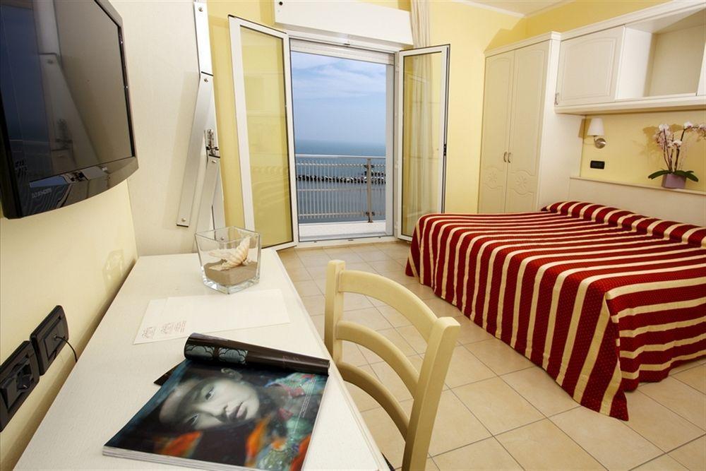 רימיני Hotel Baia מראה חיצוני תמונה